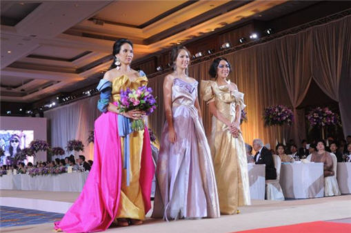 งานราตรีเฉลิมพระเกียรติ “Glory of Silk-Flower of Love” - งานราตรี - เฉลิมพระเกียรติ - วิเวียน เวสต์วูด - Vivienne Westwood - แฟชั่นโชว์