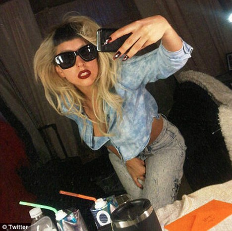 Lady Gaga shows off her new two-tone hair style and more... [PHOTOS] - Celebrity - Lady Gaga - Hair