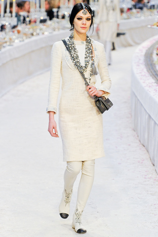 Cảm nhận hơi thở Ấn  Độ trong BST Thu đầy bí ẩn từ Chanel Pre-Fall 2012 - Bộ sưu tập - Chanel