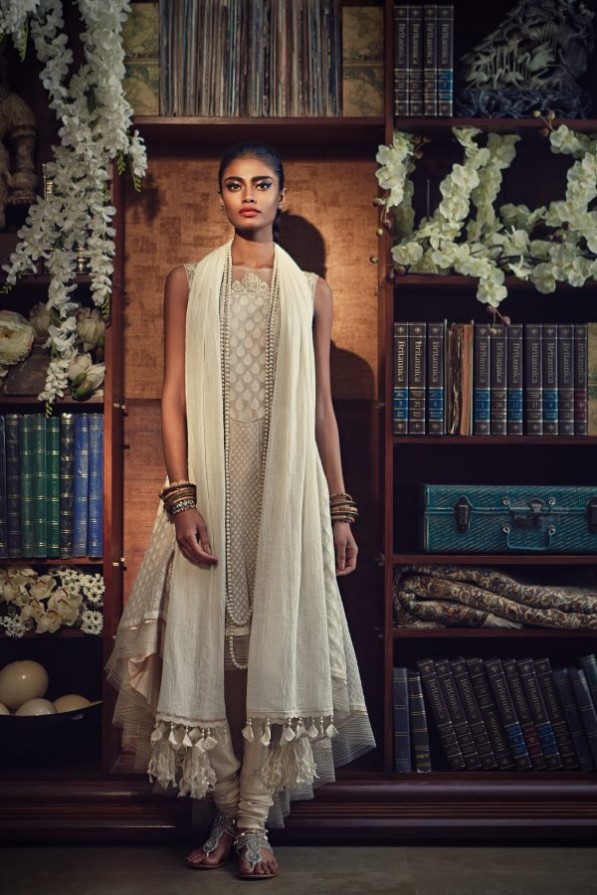 Phong cách thời trang Ấn Độ trong BST Xuân-Hè 2013 của Tarun Tahiliani - Tarun Tahiliani - Thời trang nữ - Bộ sưu tập - Xuân/Hè 2013 - Tin Thời Trang