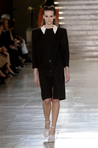 Miu Miu กับคอลเลคชั่นฤดูใบไม้ผลิ  2011 - แฟชั่น - ดีไซเนอร์ - อินเทรนด์ - แฟชั่นคุณผู้หญิง - เทรนด์ใหม่ - แฟชั่นโชว์