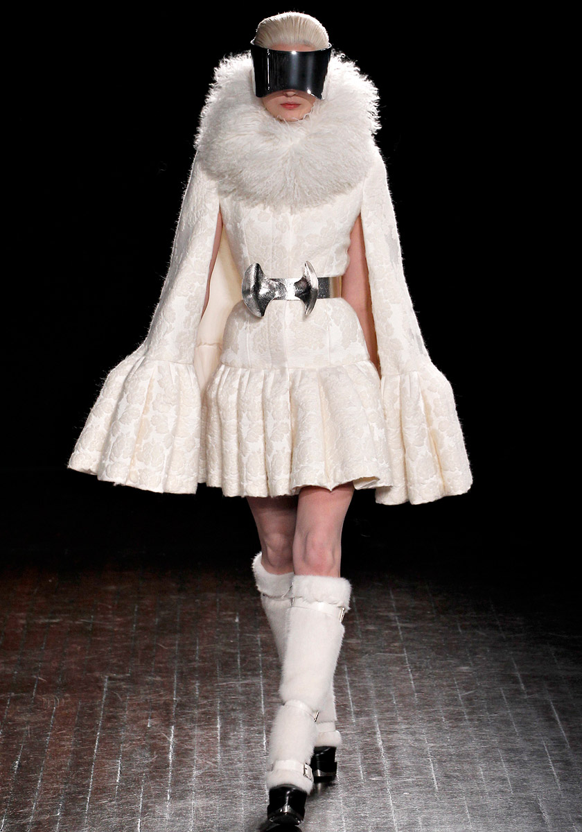 แฟชั่นโชว์จาก Alexander McQueen - นางแบบ - อินเทรนด์ - แฟชั่น - เทรนด์ใหม่ - แฟชั่นโชว์ - ดีไซเนอร์