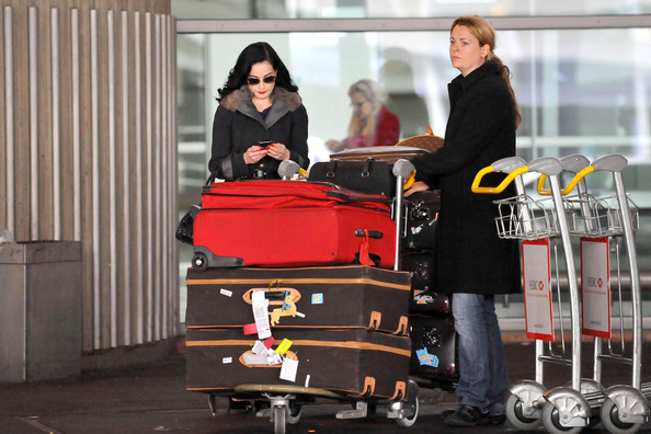 Celebrity Luggage Overload - Celeb Style - กระเป๋า