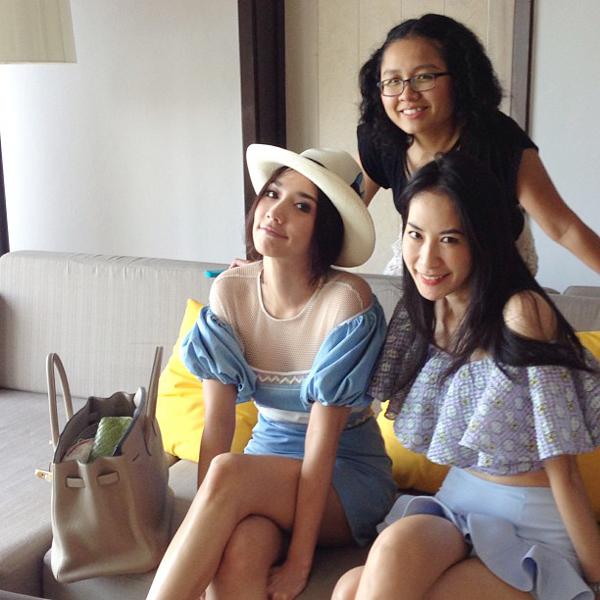 สาวอั้ม ควง หนุ่มแอมป์ หลบร้อนสวีทภูเก็ต อวดภาพว่ายน้ำเซ็กซี่เบา ๆ - อั้ม-พัชราภา - แอมป์แฟนอั้ม - เที่ยวภูเก็ต - สวีท - แอมป์ พิธาน