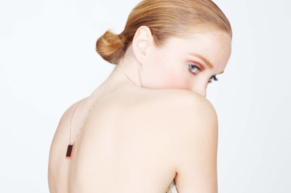 Lily Cole ra mắt BST trang sức cao su đầy ý nghĩa. - Bộ sưu tập - Trang sức - Tin thời trang - Lily Cole