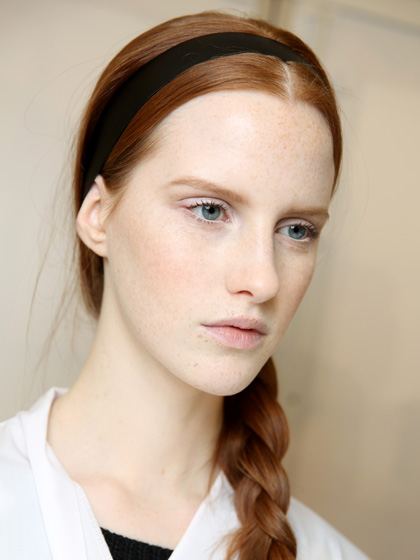โชว์ของ Valentino Fall 2013 - แฟชั่น - แต่งหน้า - แฟชั่นคุณผู้หญิง - แฟชั่นดารา - เคล็ดลับ - เทรนด์ใหม่ - อินเทรนด์ - ความงาม - นางแบบ - ทรงผม - Celeb Style - แฟชั่นวัยรุ่น - แฟชั่นโชว์