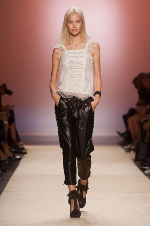 Isabel Marant Spring 2014 PFW Spring 2014 [PHOTOS/VIDEO] - Fashion - Model - Women's Wear - Shoes - Isabel Marant - Fashion News - Designer - Collection - Trends - Trend - spring/Summer 2014 - Fashion Week - Models