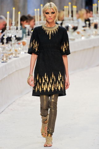 Cảm nhận hơi thở Ấn  Độ trong BST Thu đầy bí ẩn từ Chanel Pre-Fall 2012 - Bộ sưu tập - Chanel
