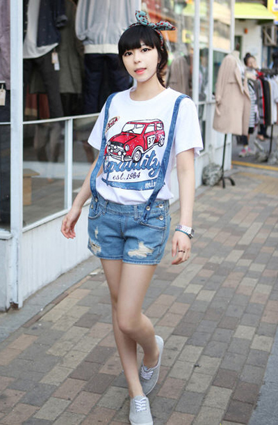 แฟชั่นน่ารักแนวคันทรี่ "เอี๊ยมยีนส์" ที่กำลังกลับมาฮอตอีกครั้ง! - แฟชั่นวัยรุ่น - แฟชั่นคุณผู้หญิง - ชุดเอี้ยม - เอี้ยมยีนส์ - แฟชั่นเอี้ยม - กระโปรงเอี้ยม