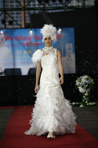 แฟชั่นชุดวิวาห์ Carnival of Love จุดประกายไอเดียแปลกใหม่งานวิวาห์ของหนุ่มสาววันนี้ - แฟชั่น - ชุดวิวาห์