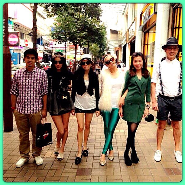 ท่องราตรีเบา ๆ ลั้ลลา ที่ฮ่องกง ของเอมี่-นุ่นและพองเพื่อน - Celeb Style - เอมี่ กลิ่นประทุม - นุ่น วรนุช - แฟชั่นดารา - เที่ยวฮ่องกง