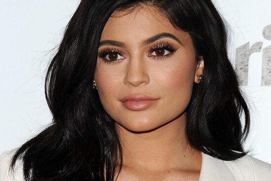 Kylie Jenner Just Endorsed This Rose Gold Toothbrush, and It’s 42% Off for Black Friday