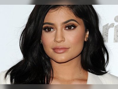 Kylie Jenner Just Endorsed This Rose Gold Toothbrush, and It’s 42% Off for Black Friday