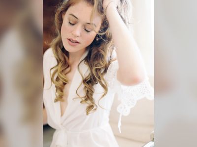 5 Foundations That Look Natural on Camera for the Most Photographed Day of Your Life
