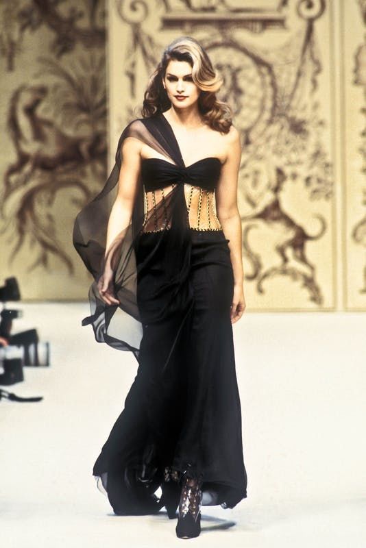 Remembering Young Cindy Crawford’s Best '90s Runway Moments