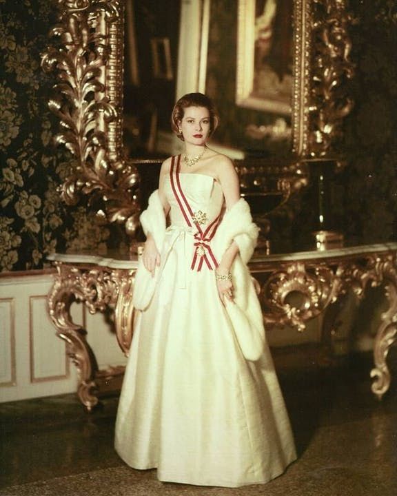 Grace Kelly's Iconic Looks - Global Fashion Report